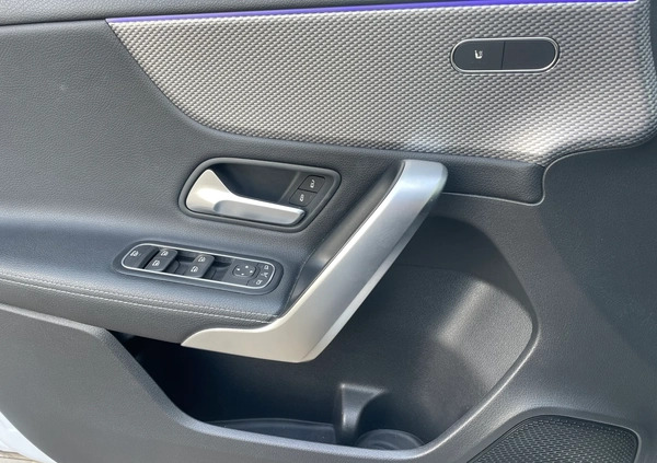 Mercedes-Benz Klasa A cena 94500 przebieg: 52425, rok produkcji 2019 z Poznań małe 211